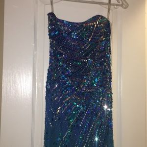 PROM DRESS SIZE 6 NEVER WORN. Tiffany blue OFFER